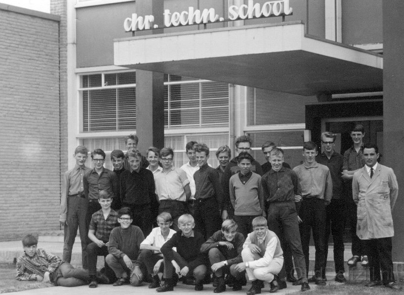 Schoolfoto Christelijke Technische School klas 2A 1966 - 196.jpg